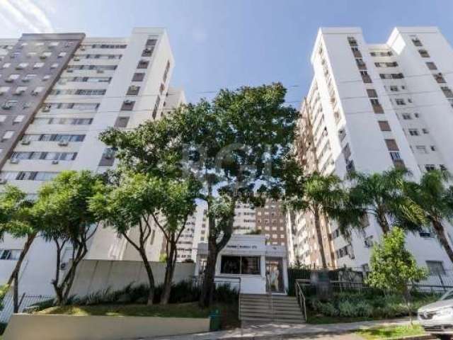 Apartamento à venda em Porto Alegre no Bairro Passo da Areia, 3 dormitórios, sendo 1 suíte, original, living 2 ambientes, banheiro social, cozinha e área de serviço. O apartamento fica na posição sola