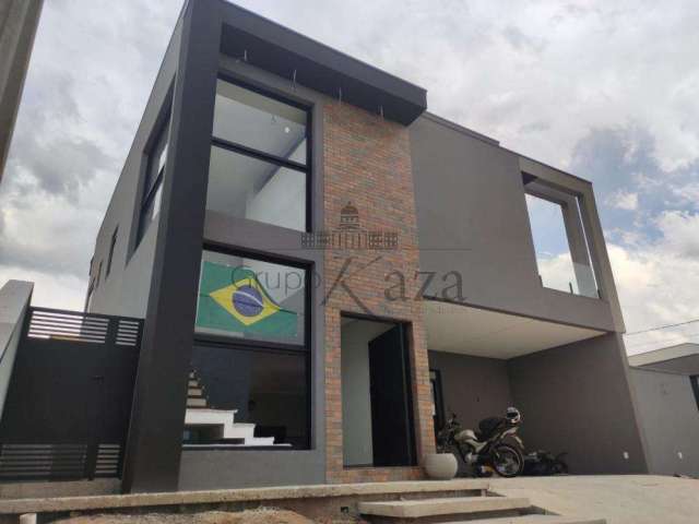 Casa em Condomínio - Loteamento Floresta - Residencial Reserva Aruanã - 210m² - 4 Dormitórios.
