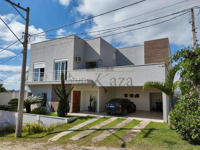 Casa Condomínio - Loteamento Residencial Parque Lago Dourado - Jacareí - 3 Dormitórios - 365m².