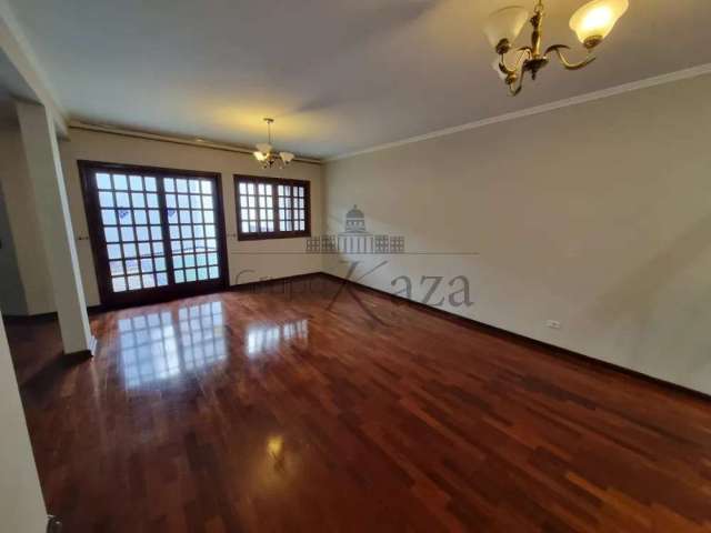Casa em Condomínio -  Parque Residencial Aquarius - Residencial Largo da Pitangueira - 4 Dormitórios - 205m².