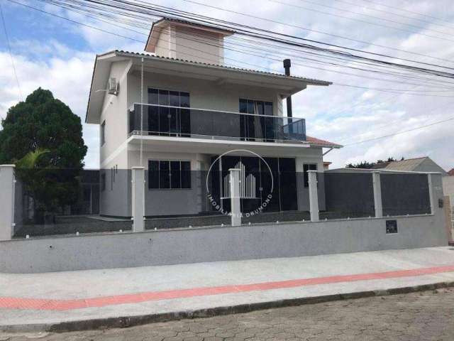 Casa com 3 dormitórios à venda, 244 m² por R$ 945.000,00 - Caminho Novo - Palhoça/SC
