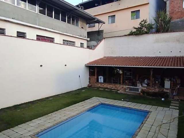 Casa com 3 quartos à venda na Rua Professor Villas Bouçada, Santos Dumont, Juiz de Fora, 218 m2 por R$ 800.000