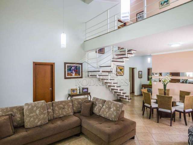 Casa com 4 quartos, 270 m², à venda por R$ 1.400.000- Taubaté Village - Taubaté/SP