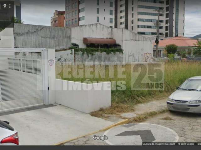 Terreno à venda no bairro Trindade em Florianópolis