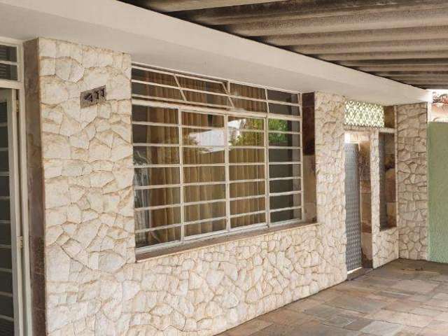 Casa com 3 dormitórios para alugar, 200 m² por R$ 3.566,03/mês - Vila Olivo - Valinhos/SP