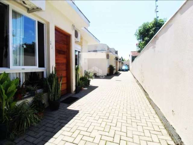 Casa em condomínio 45m² 2 dormitórios, 01 vaga de estacionamento, no bairro Niterói em Canoas