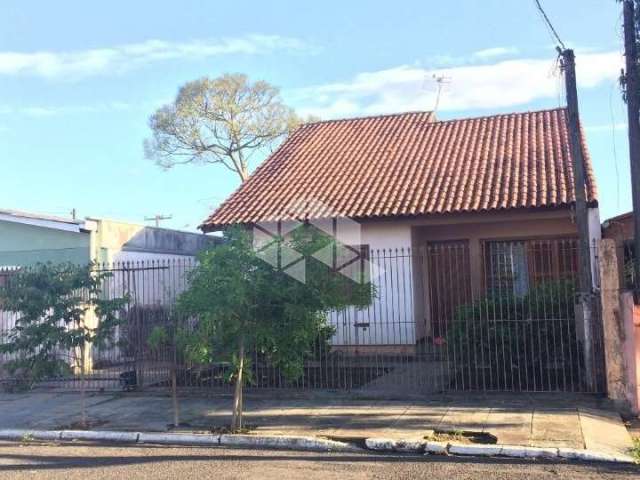 Casa com 03(três) dormitórios sendo 01(um) suíte  bairro São Luis