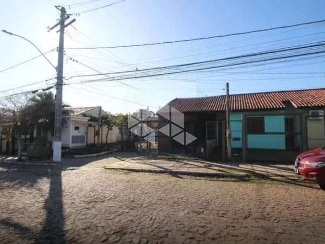 Casa em condomínio no bairro Guarujá POA com 1 dormitório.