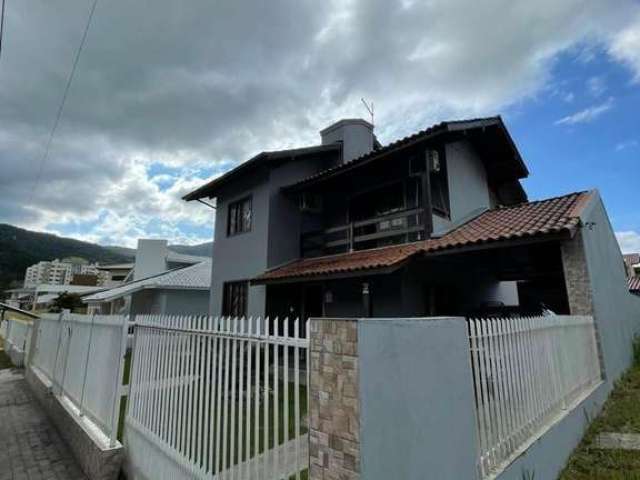 Casa com 3 quartos à venda na Avenida das Maracanãs, 06, Pedra Branca, Palhoça, 280 m2 por R$ 1.000.000