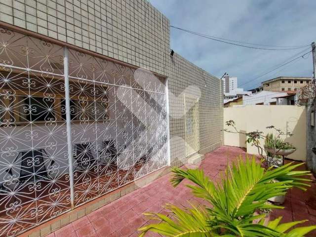 Casa à venda localizada em Barro Vermelho (Natal/RN) | 220m² - 5/4 sendo 2 suítes