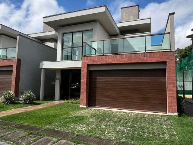 Casa de Condomínio com 4 Quartos e 5 banheiros para Alugar, 236 m² por R$ 5.500/Mês