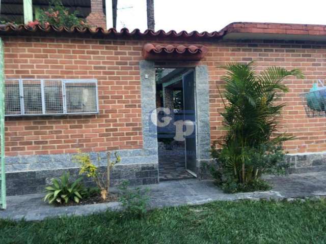 Casa com 01 quarto para alugar, 50 m² por R$ 560/mês - Laranjal - São Gonçalo/RJ