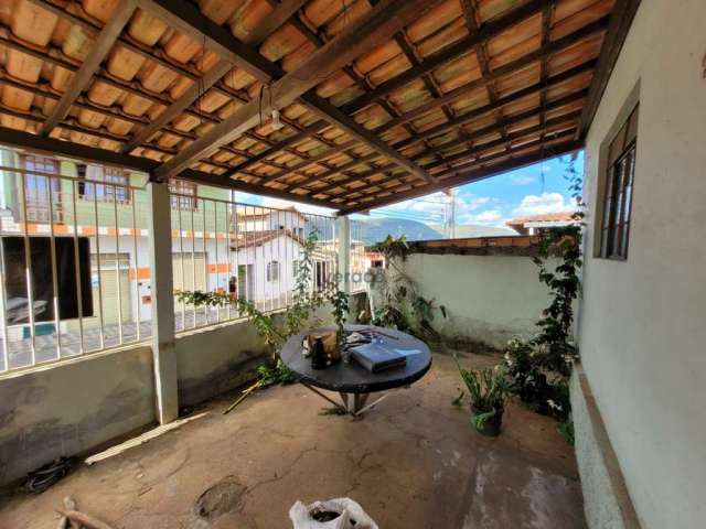 Casa à venda no Centro por R$ 360.000 mil em Ouro Branco - MG