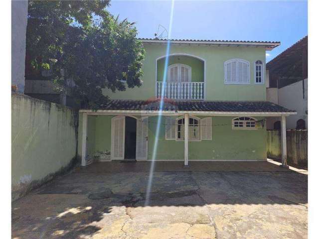 Duplex 3 dormitórios à venda por R$ 250.000 Jd. Peró Cabo Frio