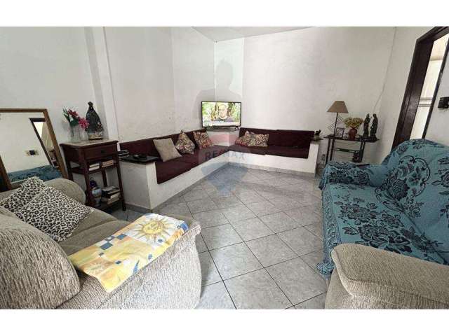 Casa duplex a venda, 2 quartos, 2 suítes, churrasqueira, 2 vagas. Jardim Nautilus - Cabo Frio.