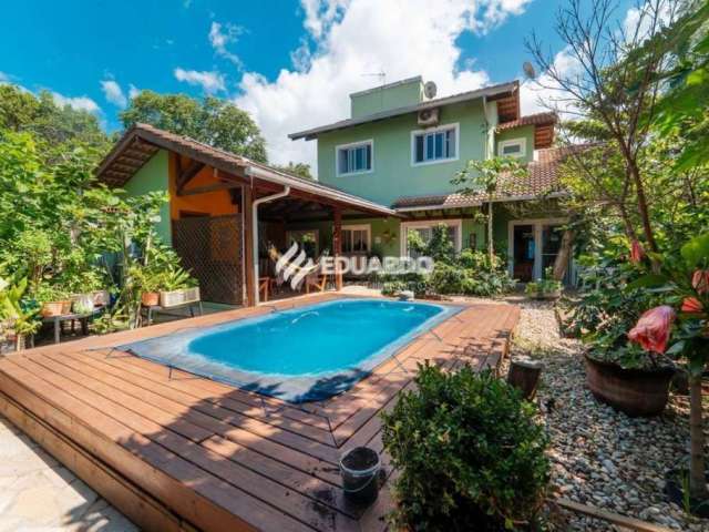 Casa 4 quartos  e piscina à venda no bairro de Mariscal, Bombinhas - SC.
