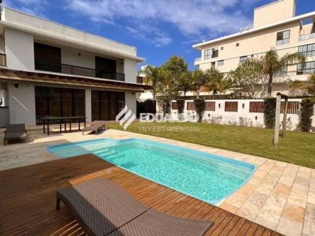Casa à venda com 05 dormitórios na praia de Mariscal, Bombinhas - SC.