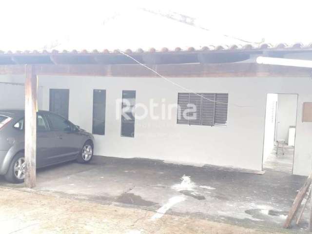 Casa à venda, 3 quartos, 4 vagas, Jardim Brasília - Uberlândia/MG - R$ 300.000,00