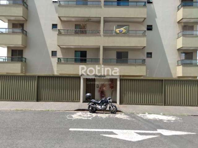 Apartamento para alugar, 3 quartos, 1 suíte, 2 vagas, Brasil - Uberlândia/MG - R$ 1.700,00