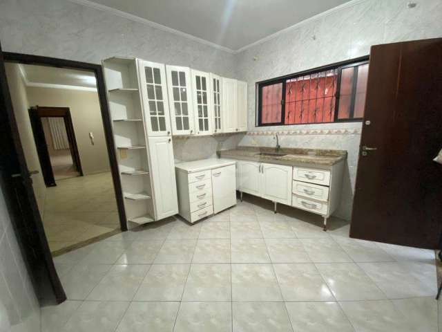 Excelente Sobrado à venda com 182m² e 3 dormitórios, localizado na Vila Valenca, São Vicente, Sp.