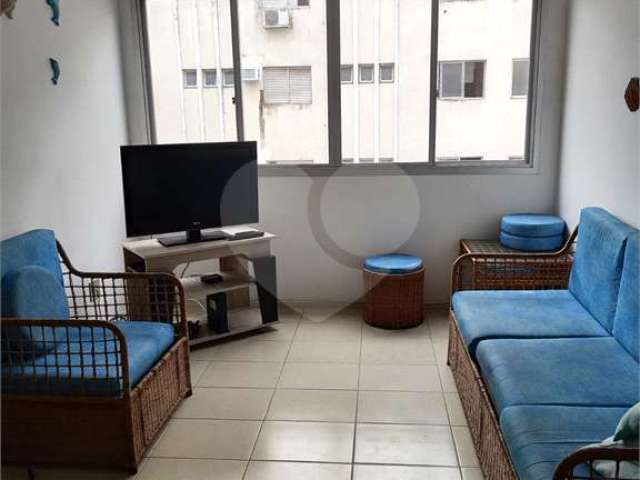 Apartamento a venda com 2 dormitórios a 3 quadras da Praia Enseada, Guaruja, Condominio Tambiu