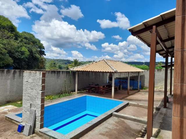 Casa em condomínio rural com área de 400 m² na região de Pará de Minas/ MG