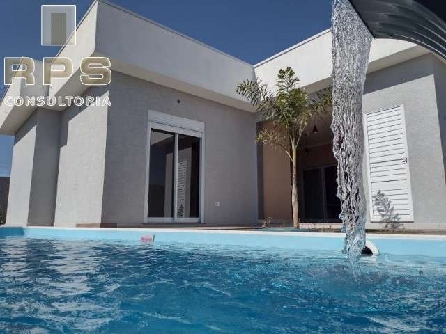 Casa à venda no condomínio Greenfield em Atibaia, com 3 quartos, piscina, churrasqueira, localização privilegiada no charmoso Jardim dos Pinheiros