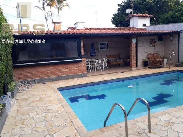 Casa térrea em excelente localização na Vila Helena , com 03 quartos , sendo 1 suite,  Cozinha planejada , despensa , 03 banheiros , lavabo .