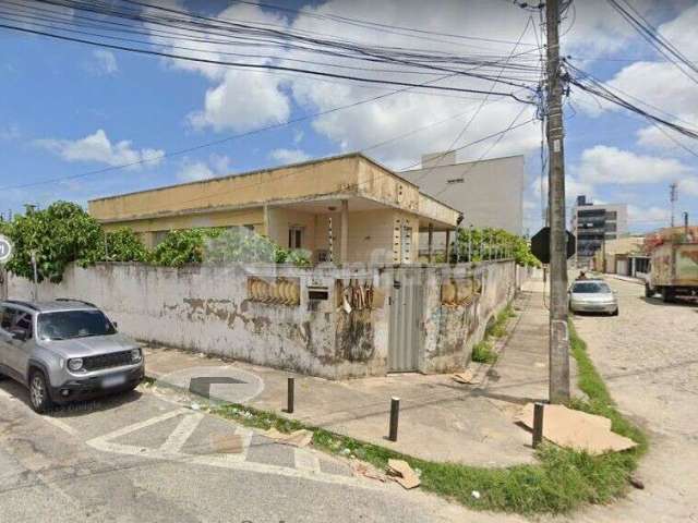 Casa com Ponto Comercial à venda no bairro Parquelândia - Fortaleza/CE