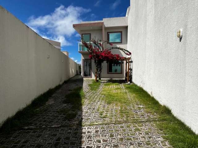 Casa em Buraquinho - 3 quartos com suite e painel solar- SEMI MOBILIADO