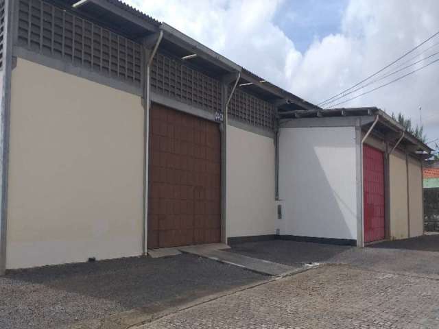 Barracão / Galpão / Depósito com 2 salas para alugar no Itingá, Lauro de Freitas  por R$ 17.280