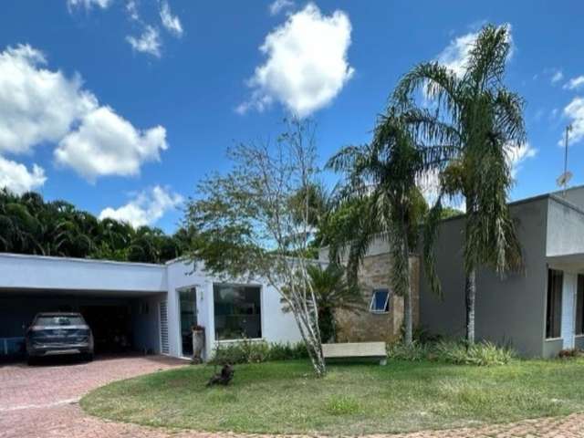 Casa em condomínio fechado com 3 quartos à venda na Praia de Busca Vida, Camaçari  por R$ 2.100.000