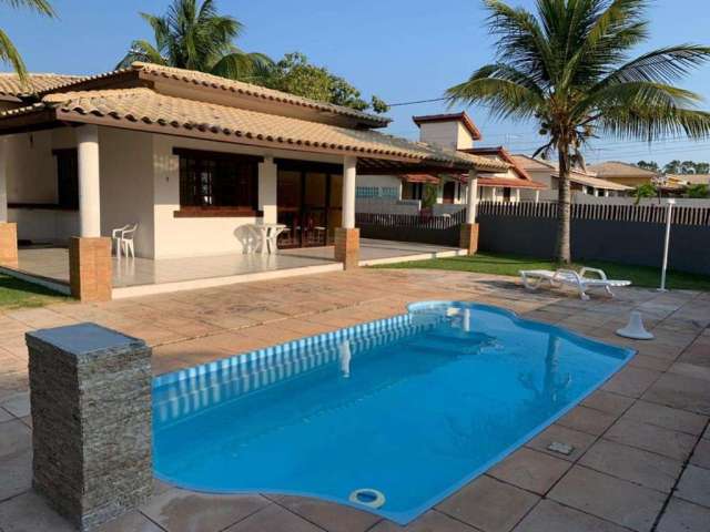 Casa em condomínio fechado com 3 quartos à venda na Barra do Jacuípe, Camaçari  por R$ 890.000