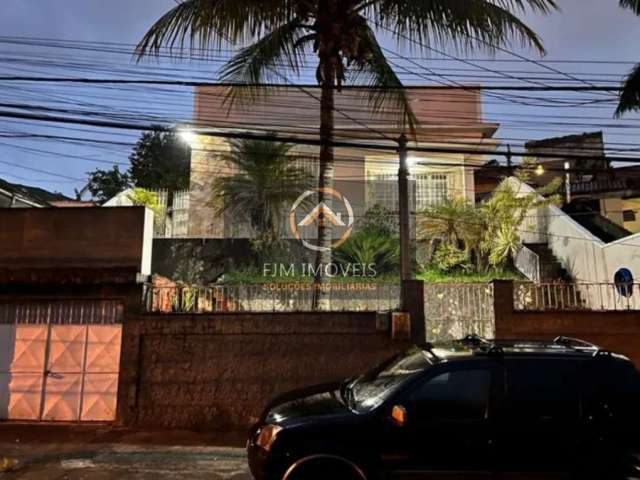 Casa de 300m² em Venda da Cruz, Niterói - 3 Dormitórios, 2 Banheiros por R$ 590.000 para venda
