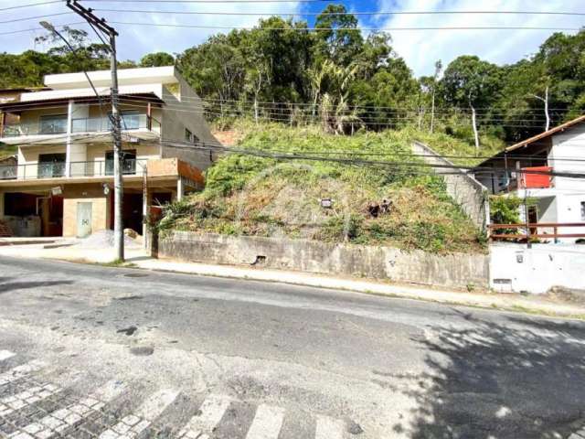 Terreno a venda com 942m2 na Pimenteiras, pertinho do Centro de Teresópolis - R$169.000 codigo: 56285