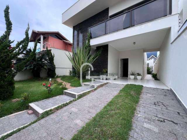 Casa sobrado com 5 dormitórios à venda, 232 m²  a 100m da praia por R$ 950.000 - Centro - Peruíbe/SP