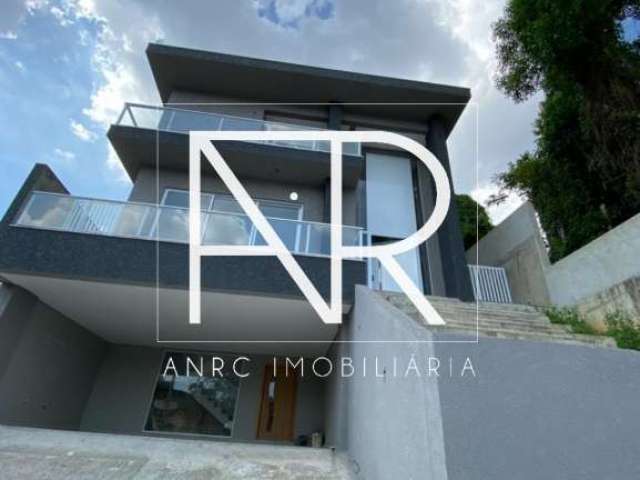 Sensacional Casa Alta com 323m², com 4 Dormitórios, Piscina e 6 vagas no Condomínio NOVA PAULISTA - Jandira/SP à VENDA por R$ 2.099.999,99!!!