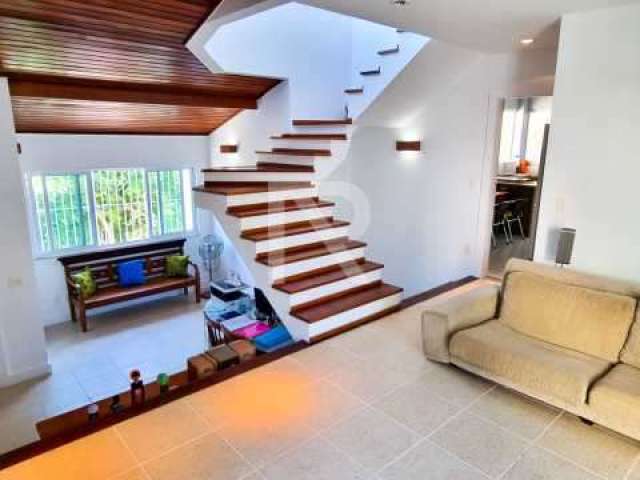 Casa em condomínio fechado com 4 quartos à venda na Estrada Caetano Monteiro, Badu, Niterói, 208 m2 por R$ 980.000