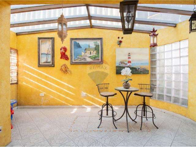 Vende-se Casa Alto Padrão no Jardim Maia, 3 suítes, piscina, sótão, área gourmet, 5 vagas
