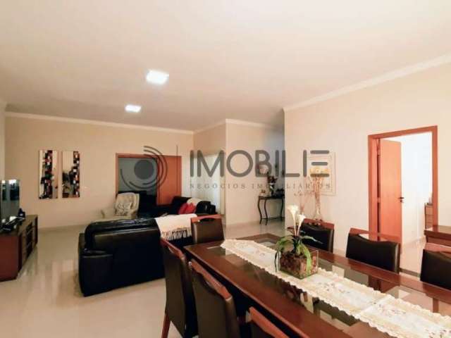 Casa à venda com três dormitórios no Condomínio Residencial Lagos D'Icaraí em Salto/SP.