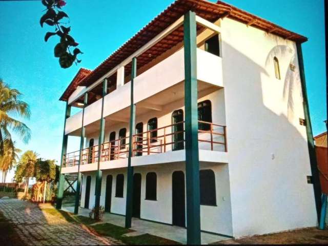 Excelente pousada à venda em Guaibim, Valença - Bahia.

O imóvel de 3 andares com 248,20 m² de área privativa, possui 8 suítes e 1 apartamento na cobertura.

Térreo:
4 suítes com varanda + lavanderia 