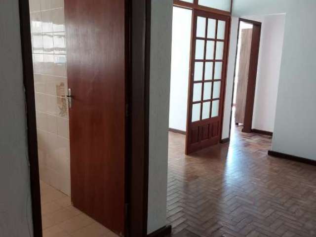 Ótimo imóvel à venda no bairro Carvoeira, em Florianópolis.

Apartamento com 84,51 m² de área privativa, possui 3 dormitórios, 2 banheiros, 1 dependência de empregada, cozinha, sala de estar e 1 vaga 