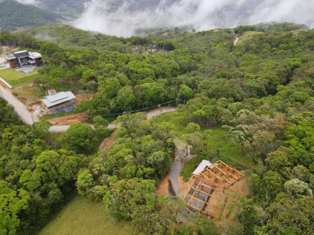 Excelente terreno à venda no Condomínio Village Imperatriz, em Santo Amaro da Imperatriz.

O imóvel com 1.133 m² de área, fica localizado em condomínio fechado com 800 mil metros quadrados, sendo 500 
