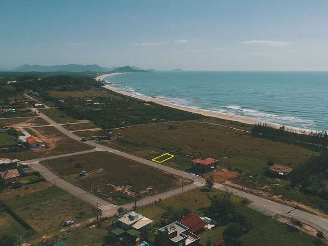 Excelente terreno à venda no Lot. Mares de Garopaba na Praia da Gamboa, em Garopaba.

Lote com 427,11 m².

O loteamento conta com total infraestrutura, com ruas pavimentadas e rede pluvial.

O empreen