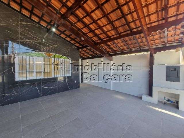 Casa com 2 quartos à venda na Rua dos Antúrios, 510, Jardim Real, Praia Grande por R$ 420.000