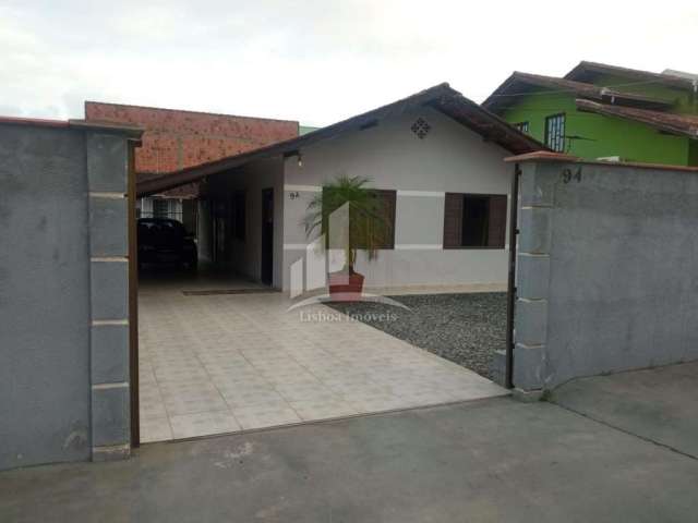 Casa com amplo espaço a venda no bairro Adhemar Garcia !!