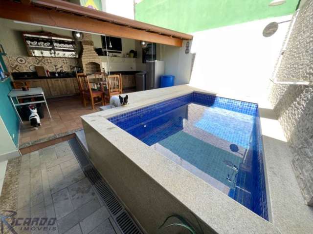 Casa duplex 3 suítes, piscina, espaço Gourmet à venda no Bairro São Judas Tadeu - Guarapari ES.