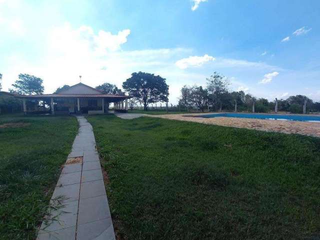 Chácara em Tatuí (5.200 m²), 3 casas, piscina (Troco por casa Em Navegantes-SC).