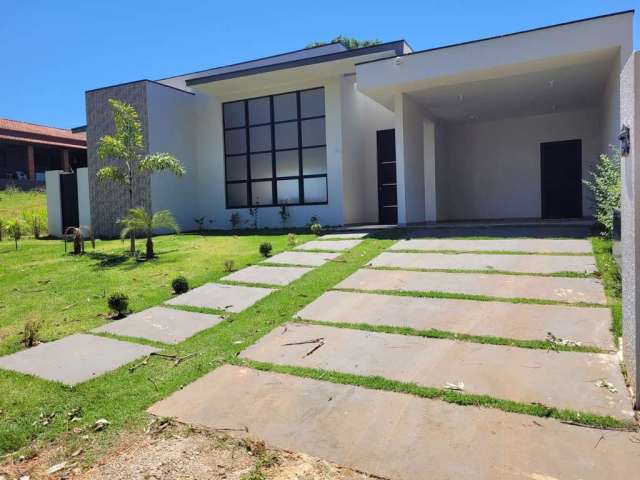 Casa Condomínio Ninho Verde I, Porangaba, 3 suítes, piscina, mobiliada.
