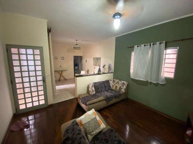 Casa com 3 quartos à venda na Rua Gilson Claudinei Bernardes, 159, Parque Residencial Rondon, Lençóis Paulista, 193 m2 por R$ 500.000